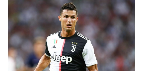 Ronaldo nomeado para o melhor time por 16 anos consecutivos